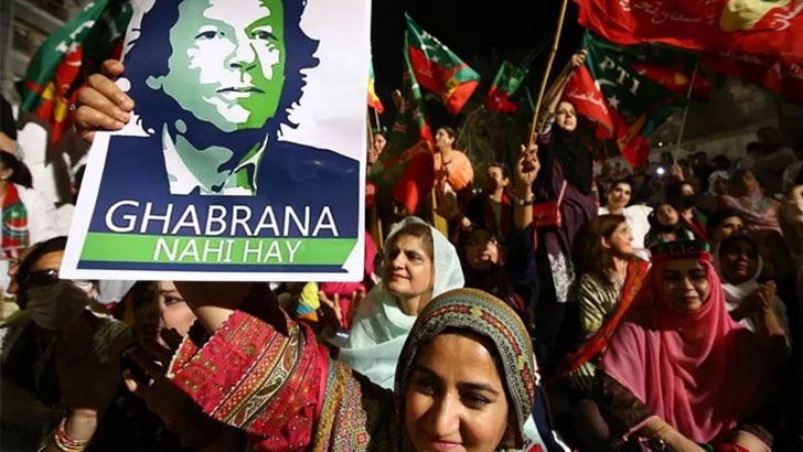 তত্ত্বাবধায়ক সরকারের আগ পর্যন্ত ইমরান খানই প্রধানমন্ত্রী