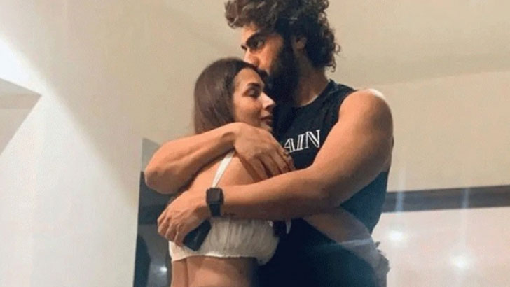 বয়ফ্রেন্ডকে নিয়ে হাসপাতাল ছাড়লেন অভিনেত্রী মালাইকা