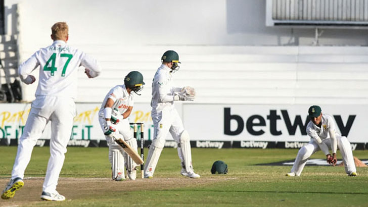 প্রথম টেস্টে বড় হার বাংলাদেশের