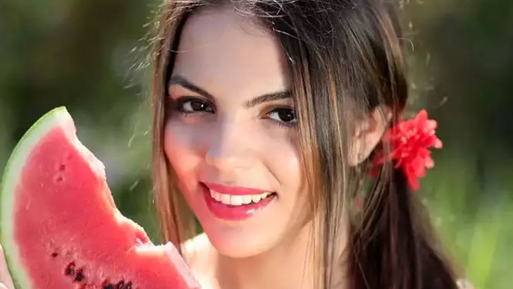 পাতে এই ৫ খাবার রাখুন বলিরেখা আসবে না, ৫০-এর পরও পাবেন ঝকঝকে ত্বক!