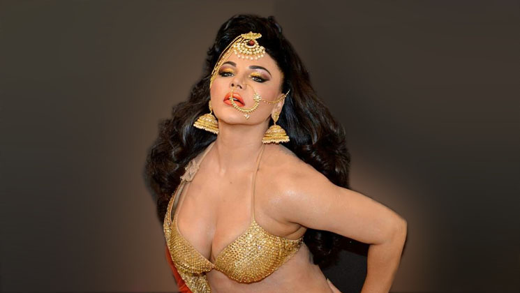 আদিবাসীদের পোশাক নিয়ে ঠাট্টা! রাখি সাওয়ান্তের বিরুদ্ধে দায়ের মামলা