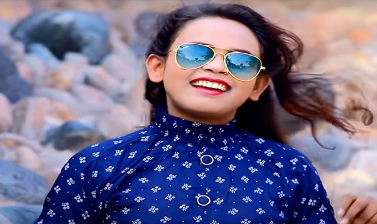 প্রেমিকের সঙ্গে গায়িকার আপত্তিকর ভিডিও ভাইরাল