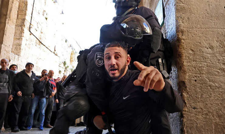 আল-আকসা মসজিদে সংঘর্ষ, আহত ৩১ ফিলিস্তিনি