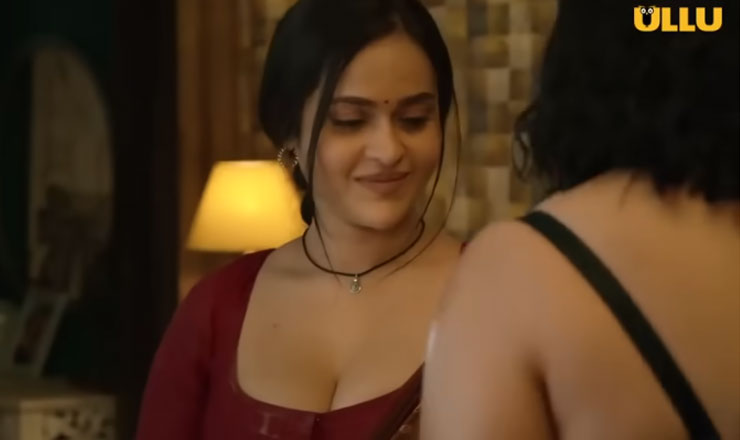 সাহসী দৃশে অভিনয় করেছেন অভিনেত্রী প্রাজকতা, পুরুষ অনুরাগীদের মন জয় করেছেন (ভিডিও)