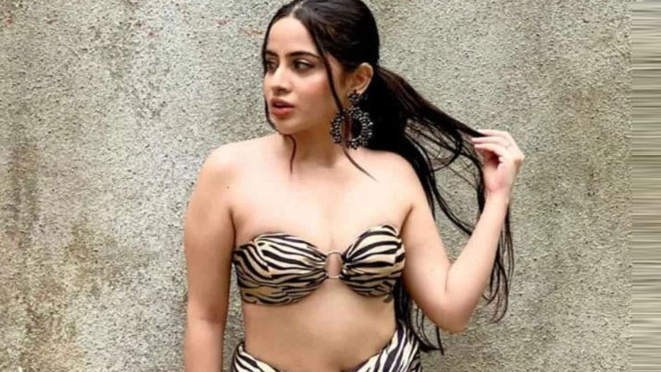 স্বচ্ছ প্যান্ট পরে মুম্বাইয়ের রাস্তায় উরফির ঘোরাঘুরি 