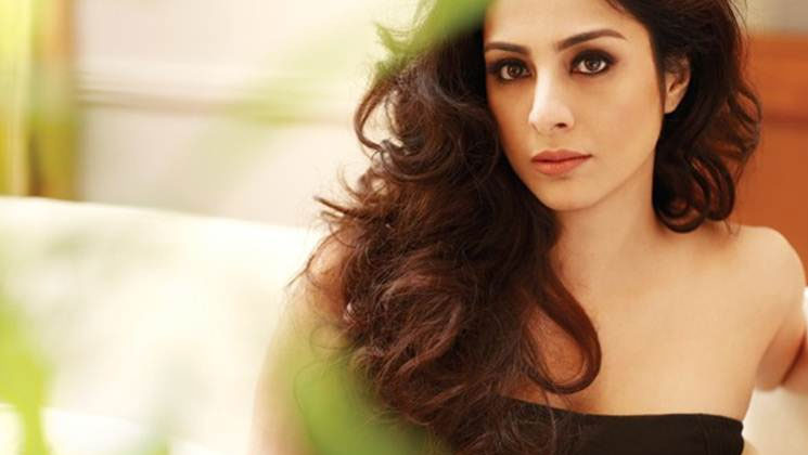 আয়নায় কে! আঁতকে উঠলেন টাবু