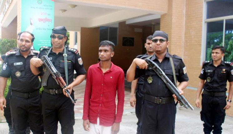 তরুণীর বুকে ছুরি চালানো যুবক গ্রেফতার