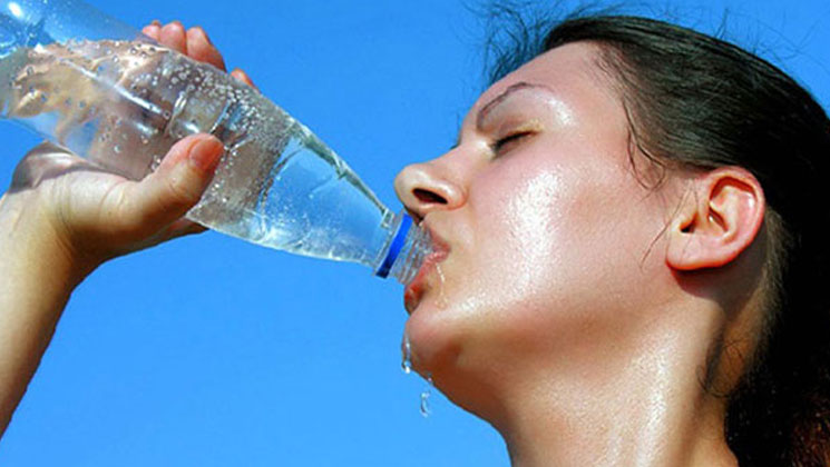 এই গরমে হিট স্ট্রোক কেন হয়, কী করবেন