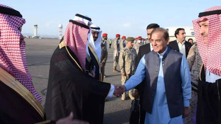 মসজিদ-ই-নববীতে শাহবাজ শরিফবিরোধী শ্লোগান  (রইলো ভিডিও)