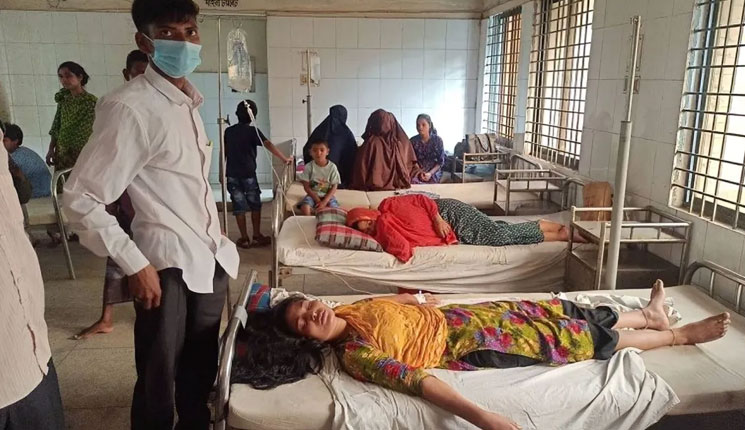 থানার ভিতরে স্বামীর সামনে স্ত্রীর বিষপানে আত্মহত্যার চেষ্টা