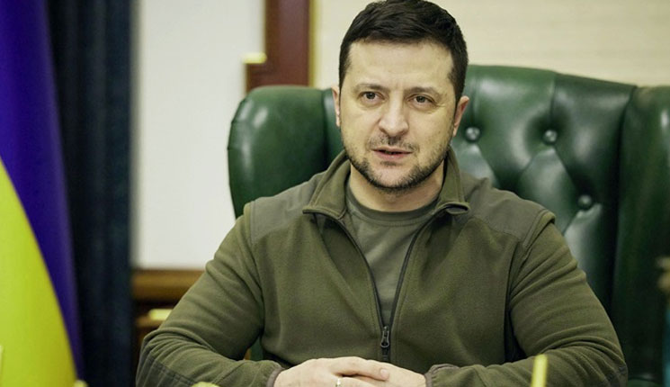 অল্পের জন্য রুশ সেনাদের হাত থেকে বাঁচেন জেলেনস্কি