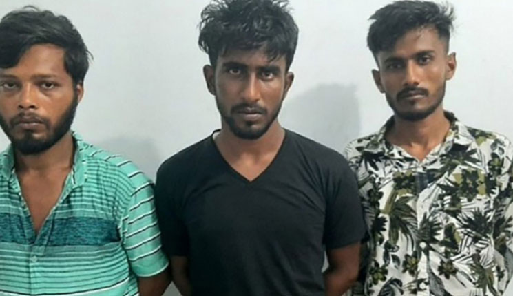অচেনা ঘরের সামনে ক্ষুধার্ত তরুণী, একা পেয়ে সর্বনাশ করল তিন যুবক