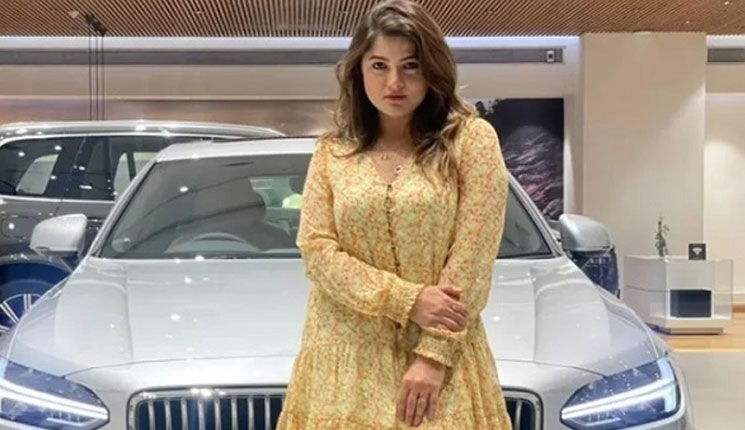 কত টাকায় বিলাসবহুল গাড়ি কিনলেন শ্রাবন্তী?