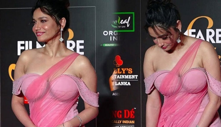 ইচ্ছে করে গাউন সরিয়ে ভাইরাল নায়িকা