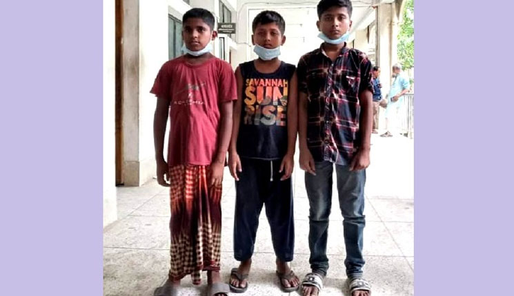 বয়স বেশি দেখিয়ে ৩ শিশুর বিরুদ্ধে মামলা
