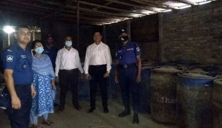 কুষ্টিয়ায় এক গুদামে মিলল ৪০ হাজার লিটার সয়াবিন