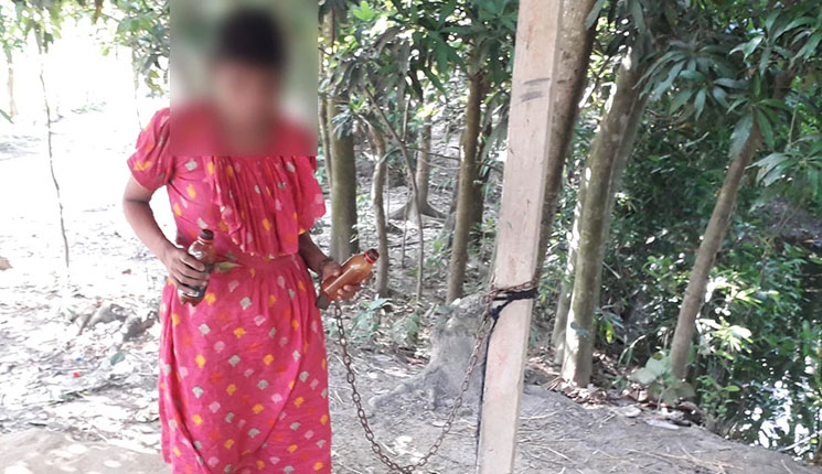 শিকলে বন্দী প্রতিবন্ধী শিল্পীর জীবন