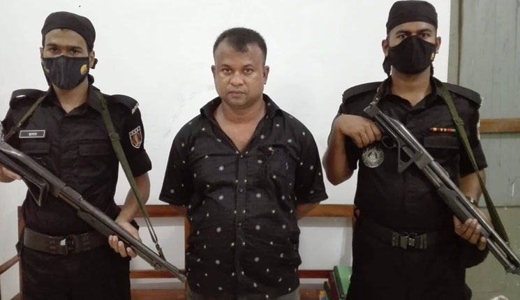 যশোরের বহুল আলোচিত কবিরাজ খন্দকার কবির হোসেন আটক