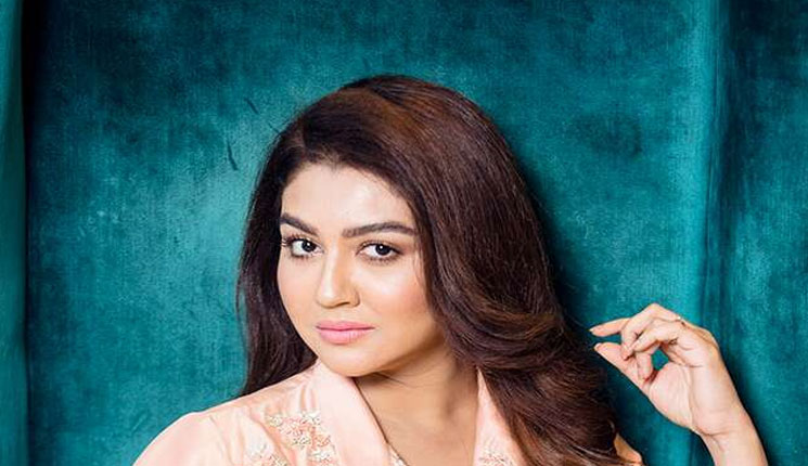 একলা থাকা না বিয়ে, কোন দিকে ভোট দিচ্ছেন জয়া এহসান?