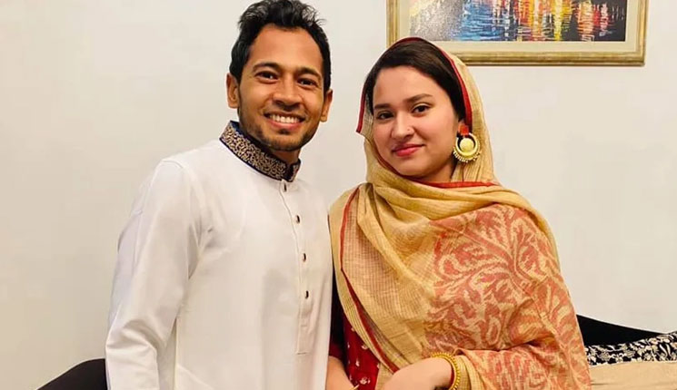 বিকল্প আছে তো? মুশফিকের সেঞ্চুরির পর কাকে প্রশ্ন করলেন স্ত্রী