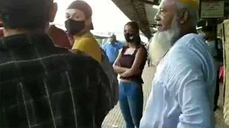 রেলস্টেশনে তরুণীকে লাঞ্ছিত, ১ বখাটে আটক (ভিডিও)
