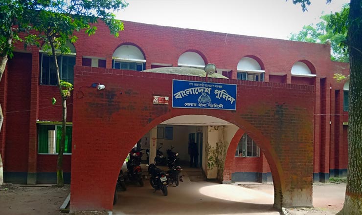 ঘরে পড়ে ছিল ২ সন্তানসহ মায়ের গলা কাটা মরদেহ