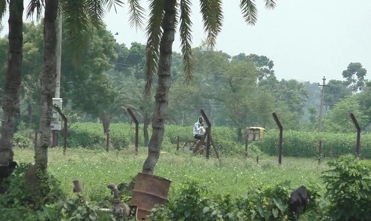 ‘আমাকে বাঁচাও, আমাকে একটু পরেই ভারতে পাচার করে দেবে’