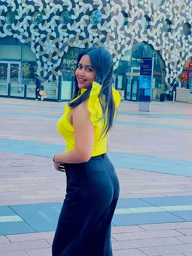 ঘুরাঘুরির ছবিতে সাহসী লুকে ভাবনা, নেটিজেনদের হার্টবিট বাড়াল