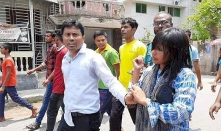 প্রেমিকের সঙ্গে রাজশাহীর হোটেলে নারী, হাতেনাতে ধরলেন স্বামী