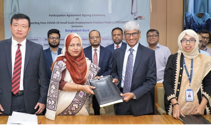 বাংলাদেশ ব্যাংক ও লংকাবাংলা'র মধ্যে সিএমএসএমই খাতে পুনঃঅর্থায়ন চুক্তি