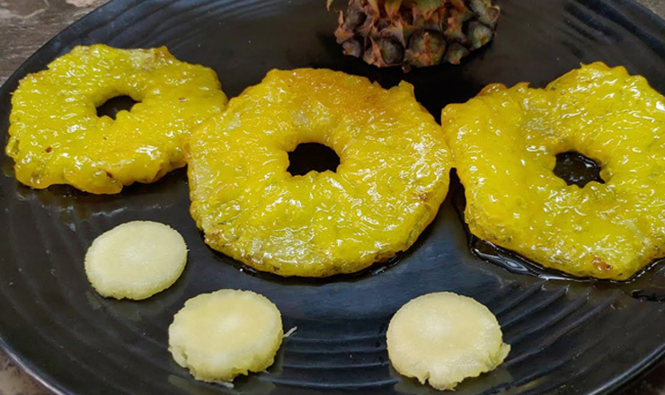 জিলাপি খেতে ভালবাসেন? কেমন হয় যদি এই গরমে আনারসের জিলাপি!