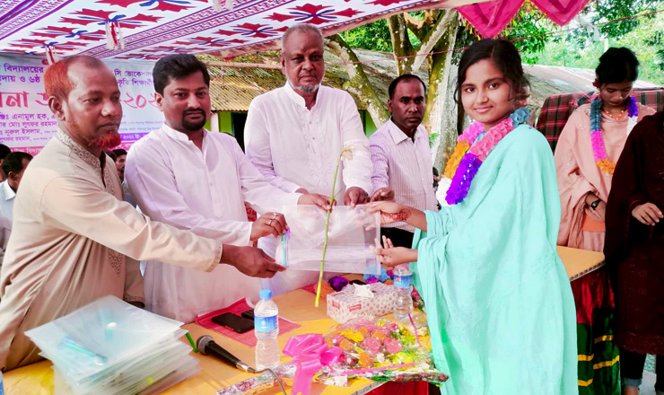 বাগমারার সাঁইপাড়া উচ্চ বিদ্যালয়ে নবীনবরণ ও এসএসসি পরীক্ষার্থীদের বিদায় সংবর্ধনা