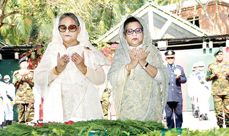টুঙ্গিপাড়ায় বোনকে নিয়ে বঙ্গবন্ধুর সমাধিতে প্রধানমন্ত্রীর শ্রদ্ধা