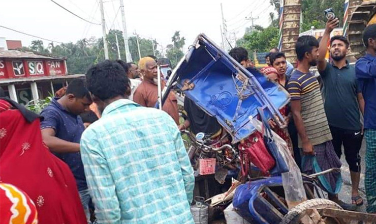 ট্রাক, মাইক্রোবাস-অটোরিকশার ত্রিমুখী সংঘর্ষ, নিহত ৬