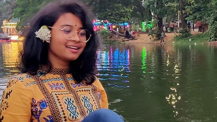 চিরকুট লিখে ছাদ থেকে লাফিয়ে ঢাবি ছাত্রীর আত্মহত্যা