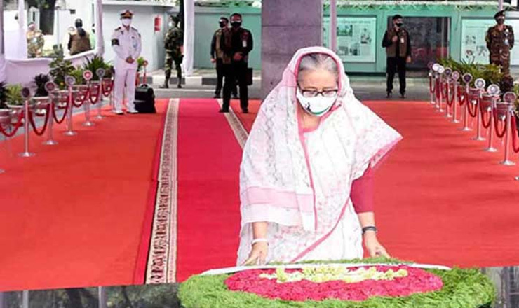 বঙ্গবন্ধুর প্রতিকৃতিতে প্রধানমন্ত্রীর শ্রদ্ধা