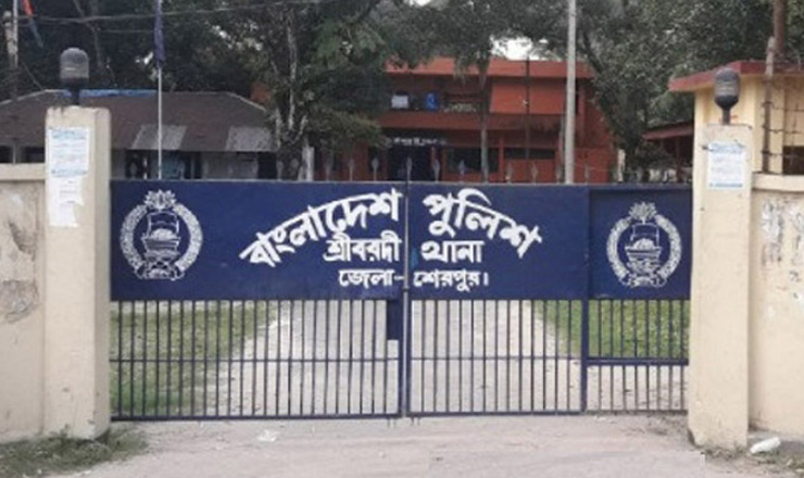 মা-মেয়েসহ ৩ জনকে কুপিয়ে হত্যা