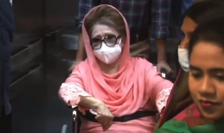 হাসপাতাল থেকে বাসায় ফিরলেন খালেদা জিয়া