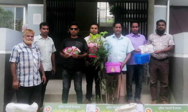 বাগমারায় পারিবারিক পুষ্টি বাগান স্থাপনের উপকরণাদী বিতরণ