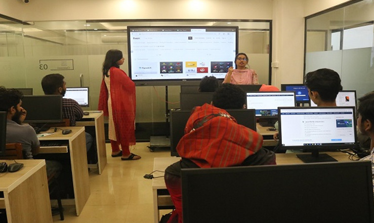 চাকরি প্রার্থীদের বিনামূল্যে কম্পিউটার শেখাচ্ছে ইশিখন