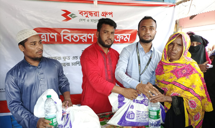 বসুন্ধরার ত্রাণ পেল ১৪০০ বন্যার্ত পরিবার