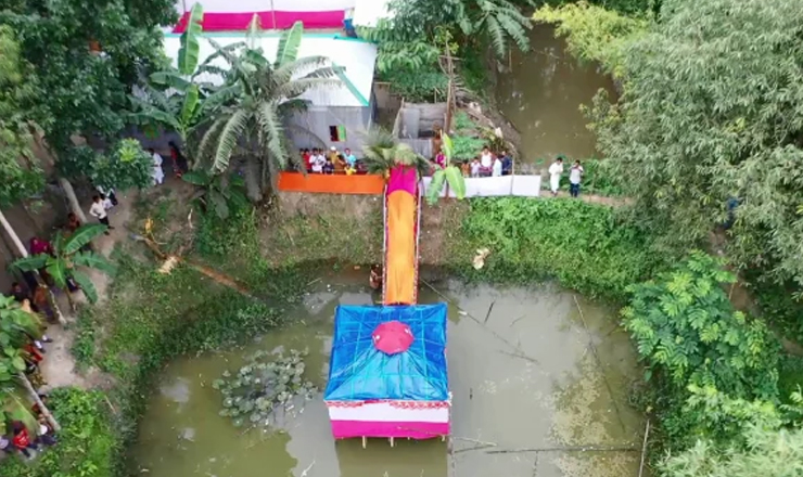 পুকুরের ওপর ব্যতিক্রমী বাসরঘর
