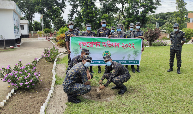 খুলনা ৩ আনসার ব্যাটালিয়নের বৃক্ষরোপন কর্মসূচি পালন