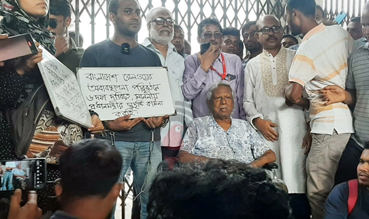 রনির সঙ্গে কমলাপুর স্টেশনে অবস্থান নিলেন ডা. জাফরুল্লাহ