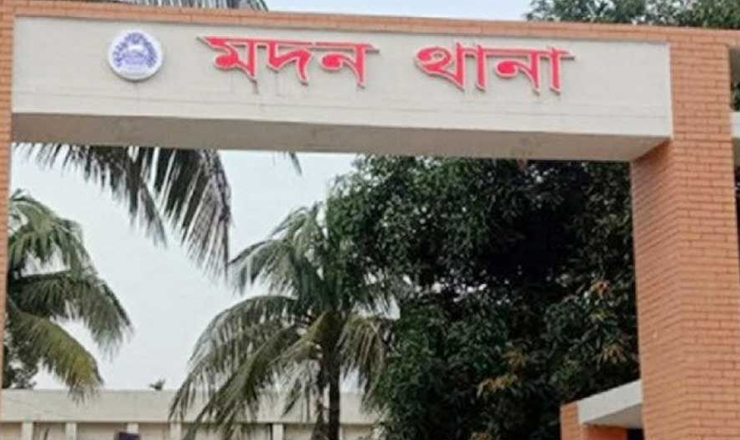 টাকা চুরির অপবাদে শিশুর মাথা ন্যাড়া করে বেঁধে নির্যাতন