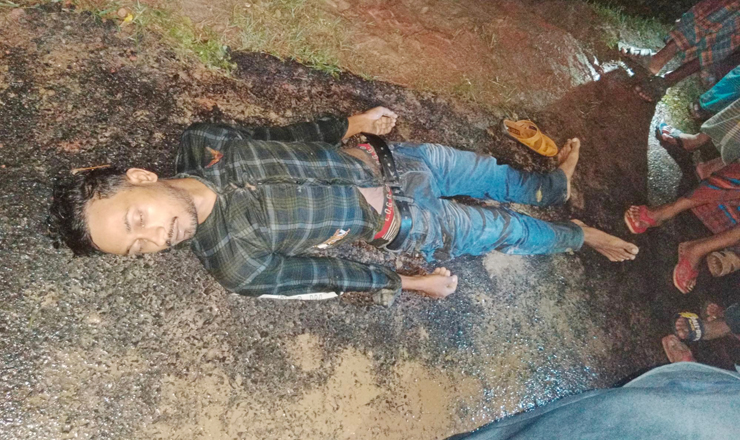 বাগমারায় পিকআপ ভ্যান উল্টে নিহত ১, আহত ১
