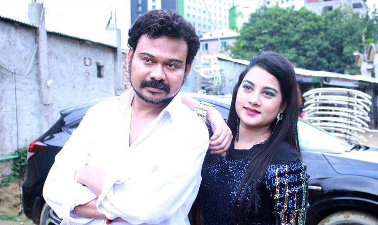 ছবি : মন নিয়ে খেলা ছবিতে বীরজান ও নবাগতা স্বর্ণালী 