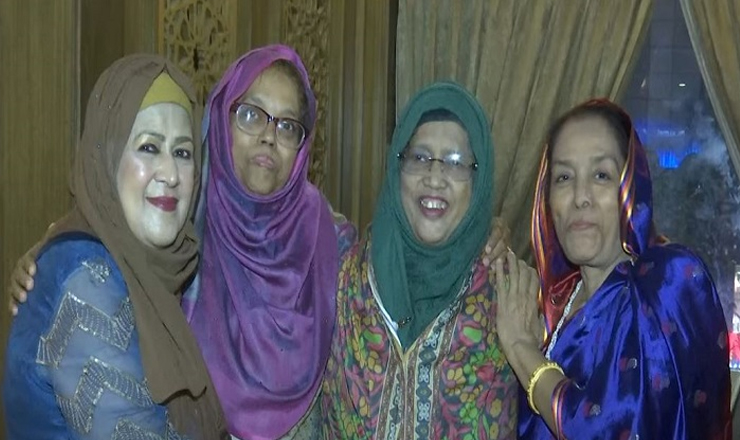 ফেসবুকে ছবি পোস্ট, ৪৭ বছর পর ৫ বান্ধবীর খোঁজ