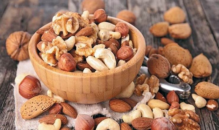 কোলেস্টেরল কমাতে চান? এই বাদামগুলি নিয়ম মেনে প্রতিদিন খেয়ে দেখুন