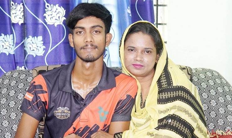 ফেসবুকে প্রেম, শিক্ষিকাকে বিয়ে করলেন কলেজছাত্র